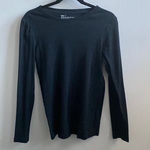 Long sleeved black basic